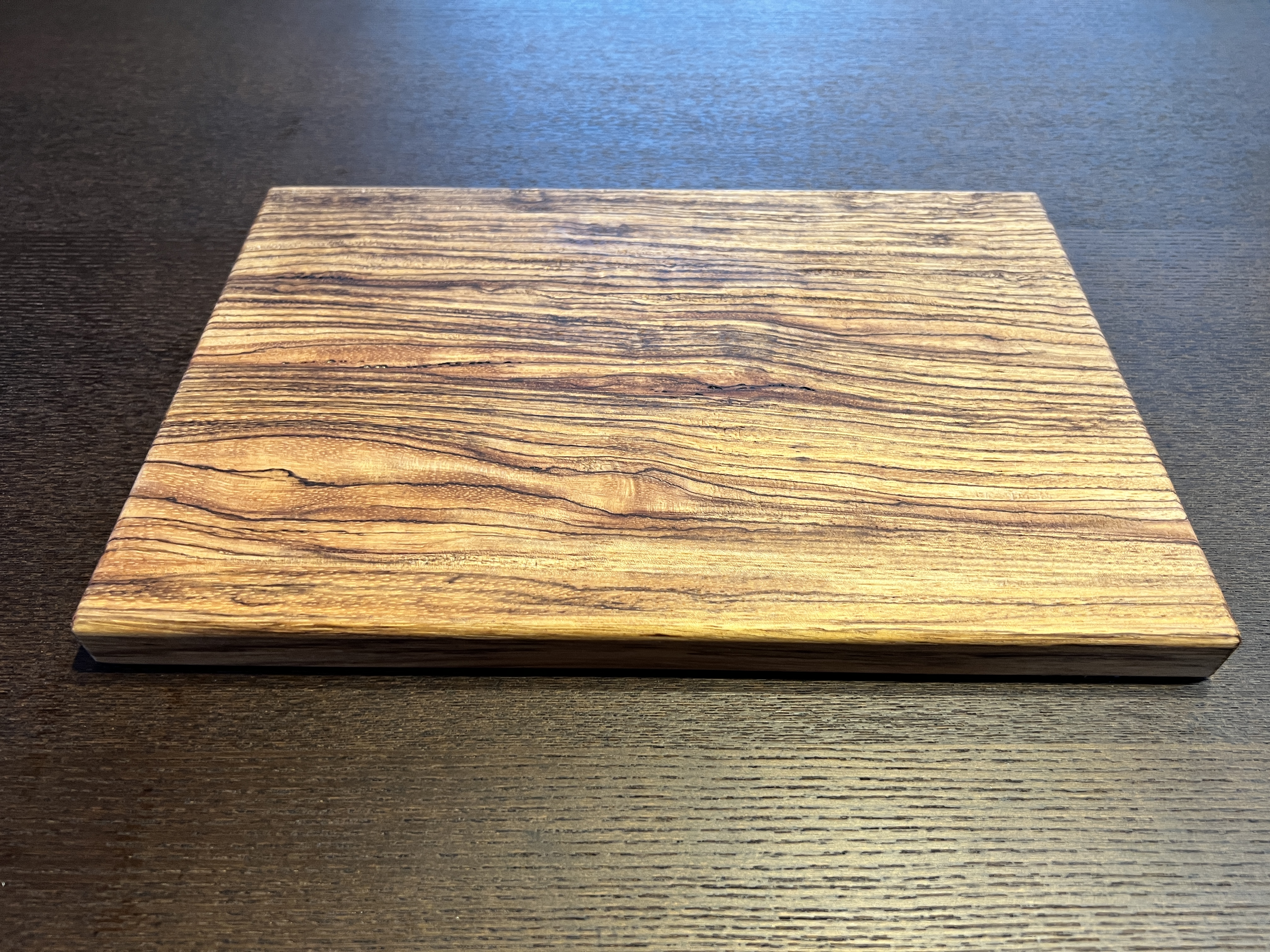 カッティングボード　ゼブラウッド